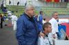 Цюпаченко (в синем) следит за борьбой